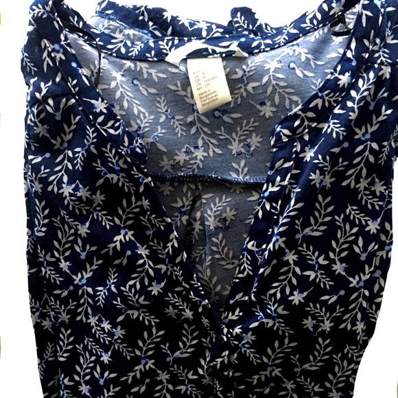 H&M CASUAL BLUE-WHITE PRINTED FLOWER TEE size S - Picture 5 of 7